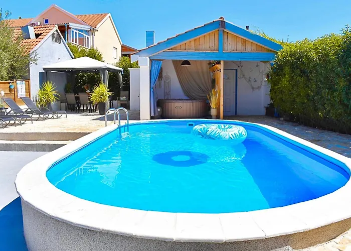 House Kristina With Pool 度假居 Tinj