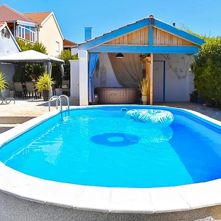 Private Pool House Peace & Privacy 別荘 Tinj