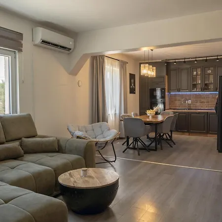 Private Pool House Peace & Privacy Дом отдыха Tinj