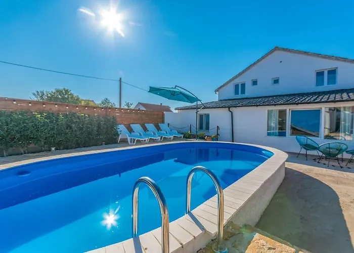 Private Pool House Peace & Privacy Tinj